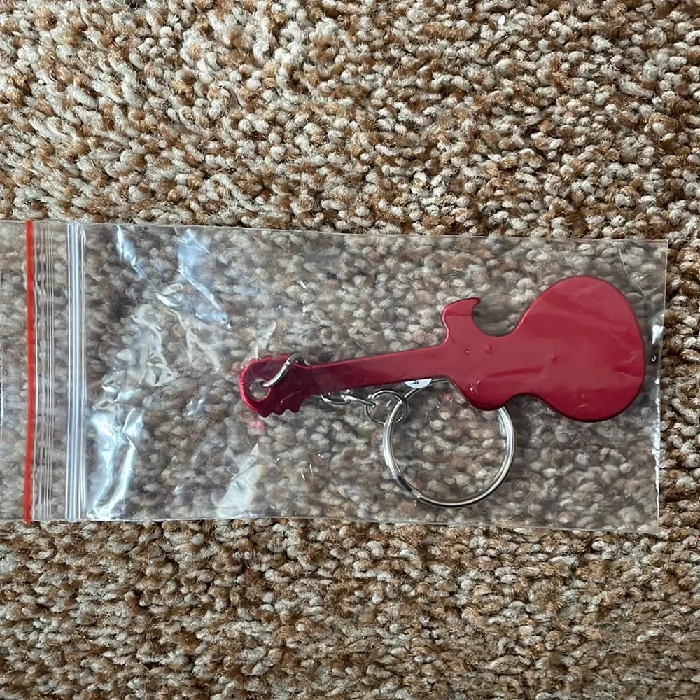 92.1 Hank FM guitar red keychain